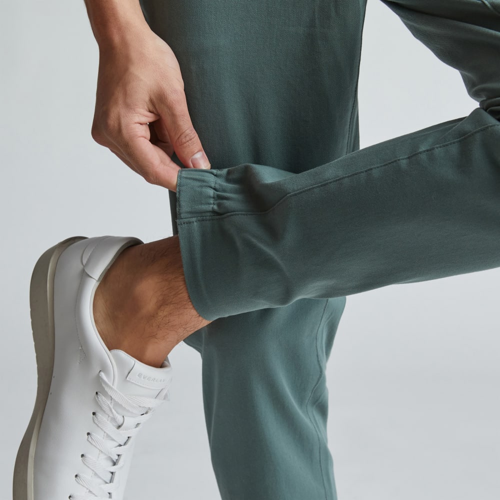 The Performance Traveler Chino | Green Balsam