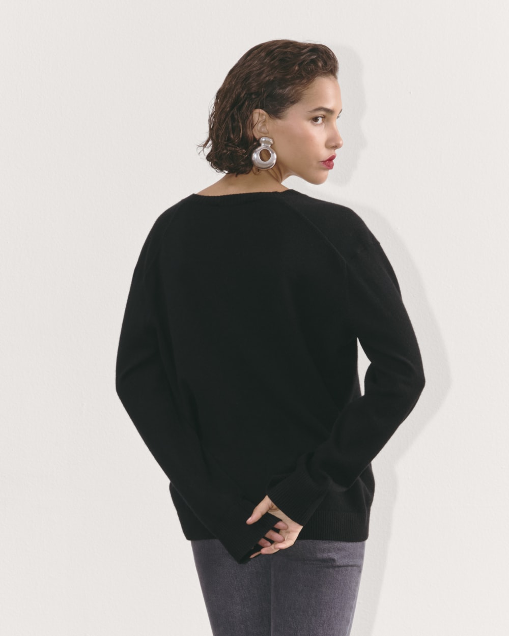 The Classic V in Cashmere | Black